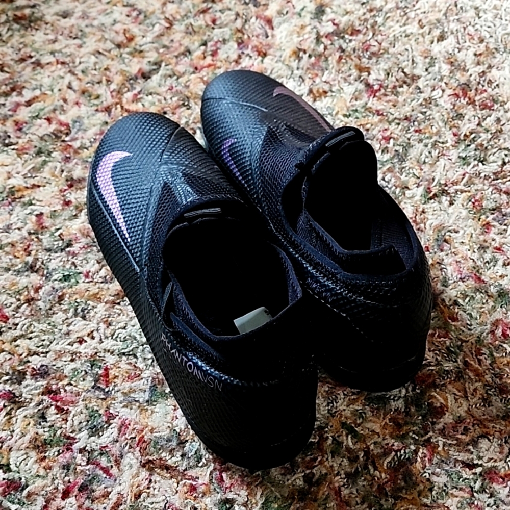 Nike phantom vision 2 academy cleats